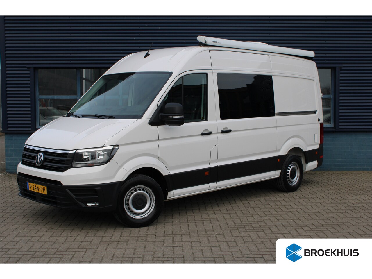 Volkswagen Crafter - 35 2.0 TDI L3H3 CAMPER VOORBEREID | THULE LUIFEL | AIRCO LAADRUIMTE | ZEER NETJES!!! - AutoWereld.nl
