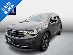 Volkswagen Tiguan - 1.4 TSI eHybrid Active PHEV 245PK COMPLEET| HUD HEAD-UP DISPLAY | PANODAK | ELEKTRISCHE TR