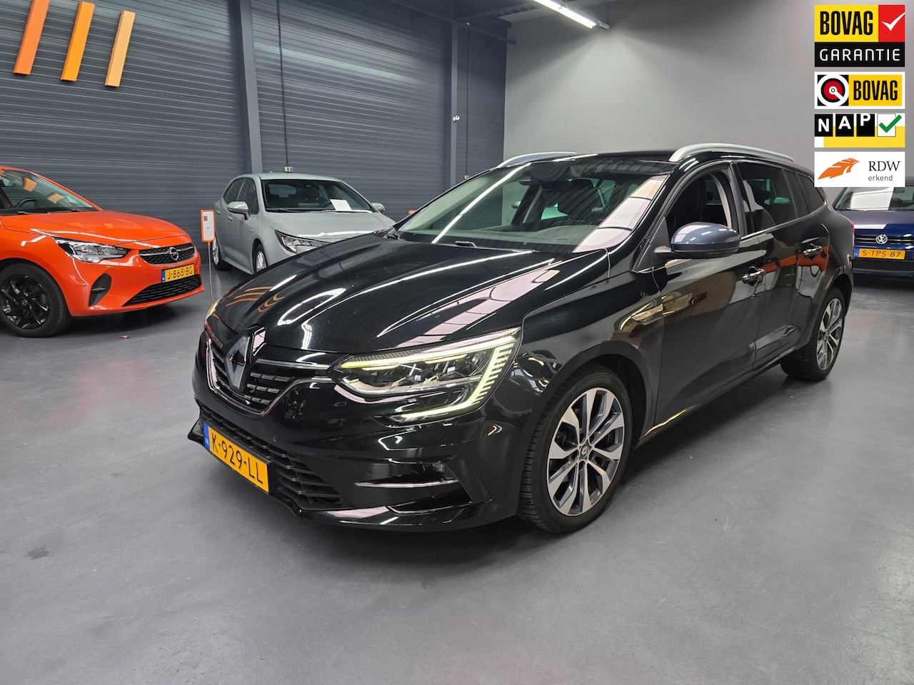 Renault Mégane Estate - 1.3 TCe Business Edition One FACE LIFT CAMERA MASSAGE LEDER LED NAP NL AUTO - AutoWereld.nl