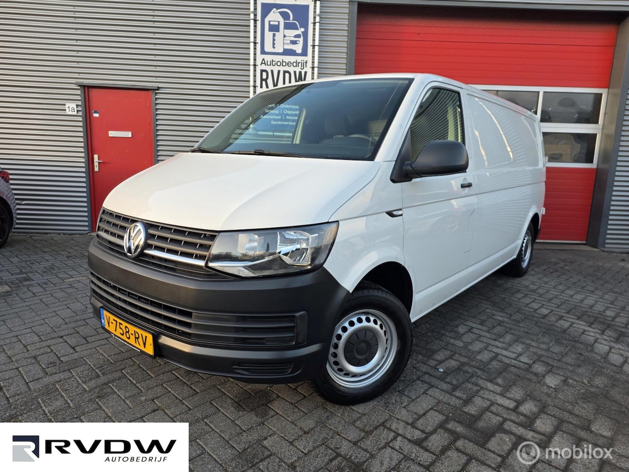 Volkswagen Transporter - 2.0 TDI L2H1✅KASTINRICHTING✅SORTIMO✅102PK - AutoWereld.nl