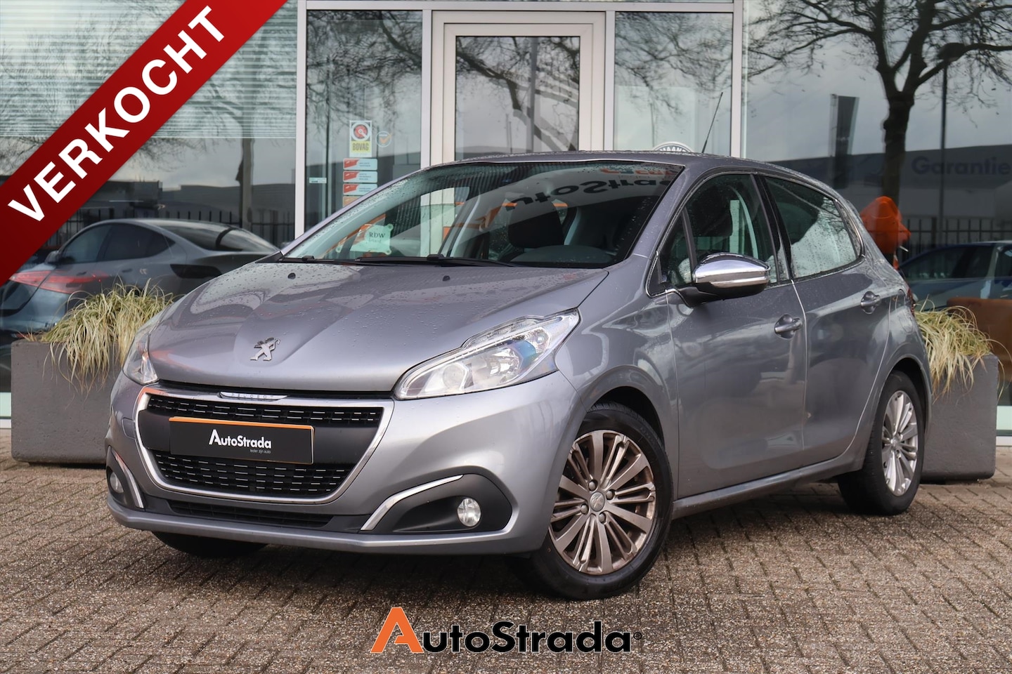 Peugeot 208 - 1.2 Puretech Allure 82pk | Cruise Control | Climate Control | Navigatie | Sensoren | Bluet - AutoWereld.nl