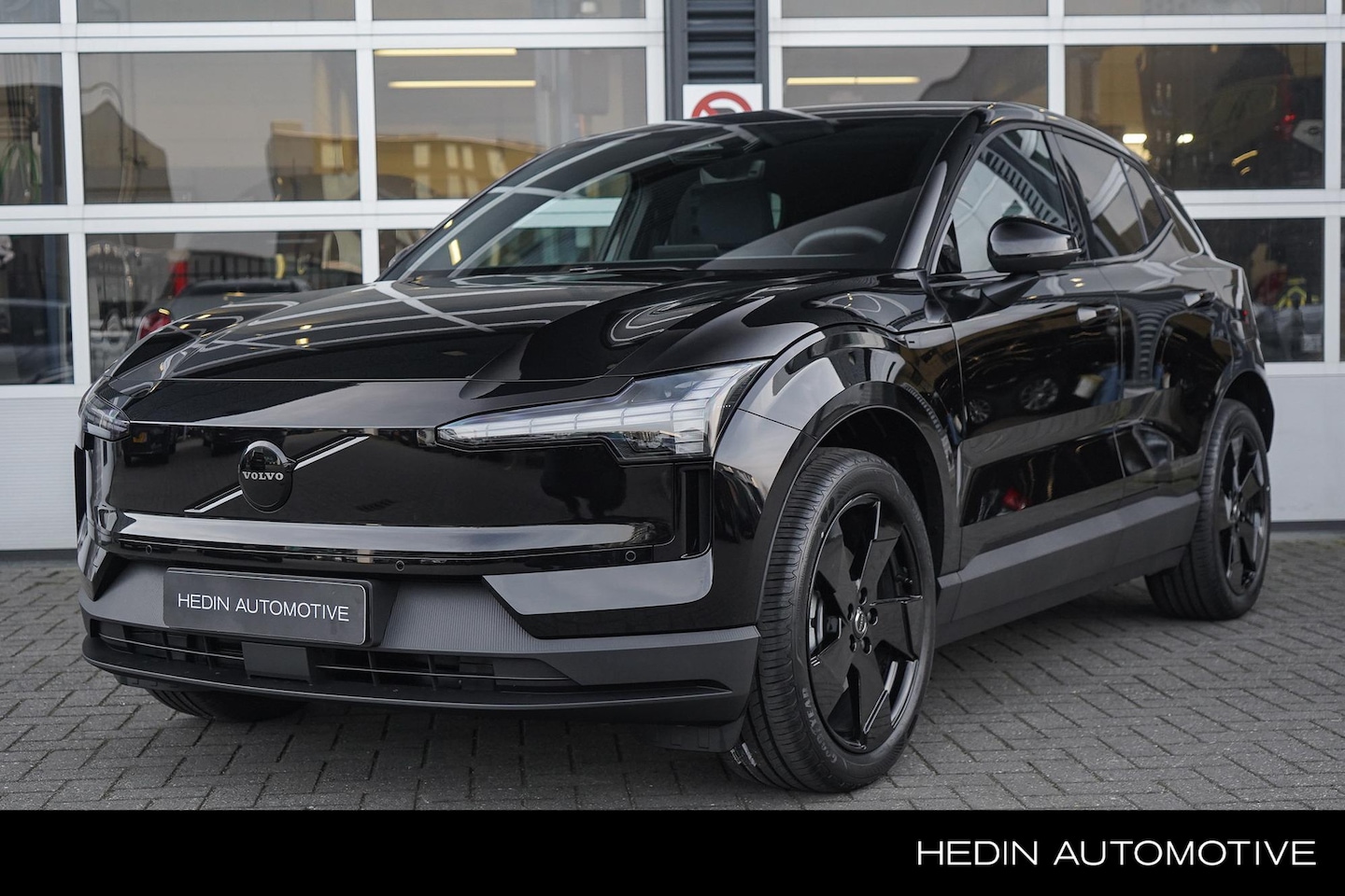 Volvo EX30 - Single Motor Ext Range Plus Black Ed Europa 69 kWh | Stoel & Stuurverwarming | Elektrisch - AutoWereld.nl