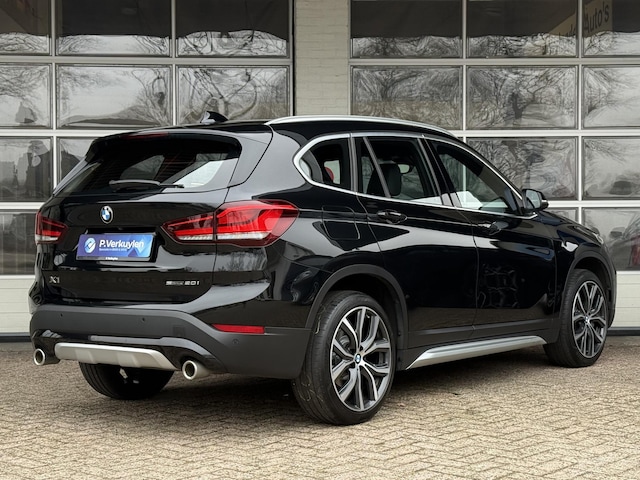 BMW X1 sDrive20i VDL Nedcar Edition | PANORAMA | 19 INCH LM VELGEN
