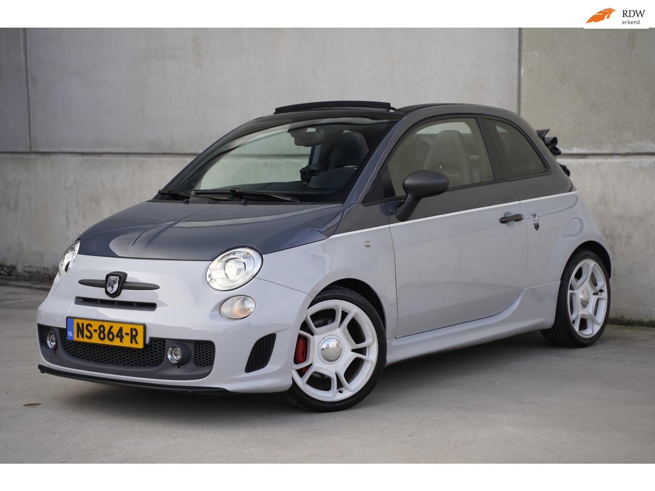 Fiat 500 C - 1.4 T-Jet Abarth Competizione 500c cabrio, Carbon! - AutoWereld.nl