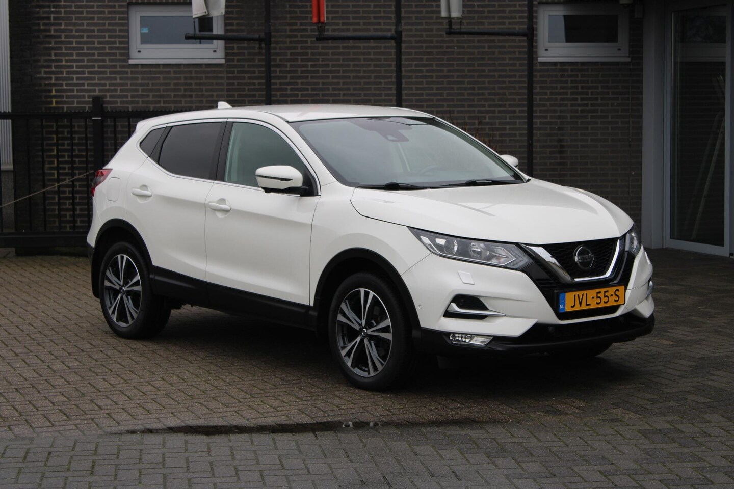 Nissan Qashqai - 1.3 DIG-T N-Connecta Navi/360camera/Dodehoek Incl Garantie!! - AutoWereld.nl
