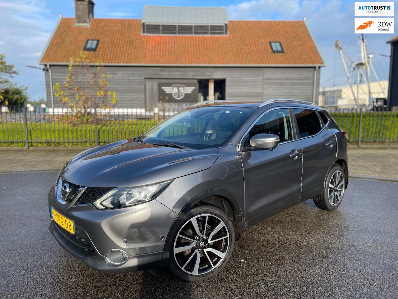 Nissan Qashqai - 1.2 Premier Edition PANORAMADAK LEER 360"CAMERA NAVIGATIE - AutoWereld.nl