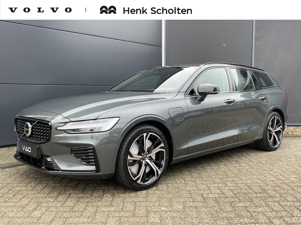 Volvo V60 - 2.0 T8 Plug-in hybrid AWD Plus Dark | Nappa Leder | 19" Velgen | Parkeercamera | Elektrisc - AutoWereld.nl