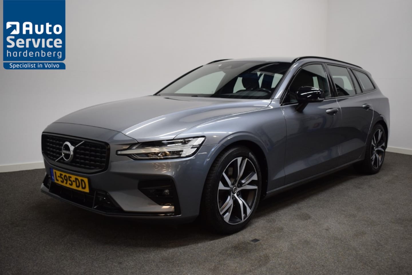 Volvo V60 - 2.0 B3 163pk AUT8 R-Design Trekhaak 1800kg/ Adapt. Cruise/ Auto Pilot/ Camera/ Stuur & Sto - AutoWereld.nl
