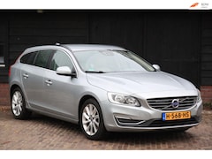 Volvo V60 - 2.0 D3 Momentum Leer/Navigatie/Adaptive/Blis/Parkeersensor/Trekhaak afneembaar