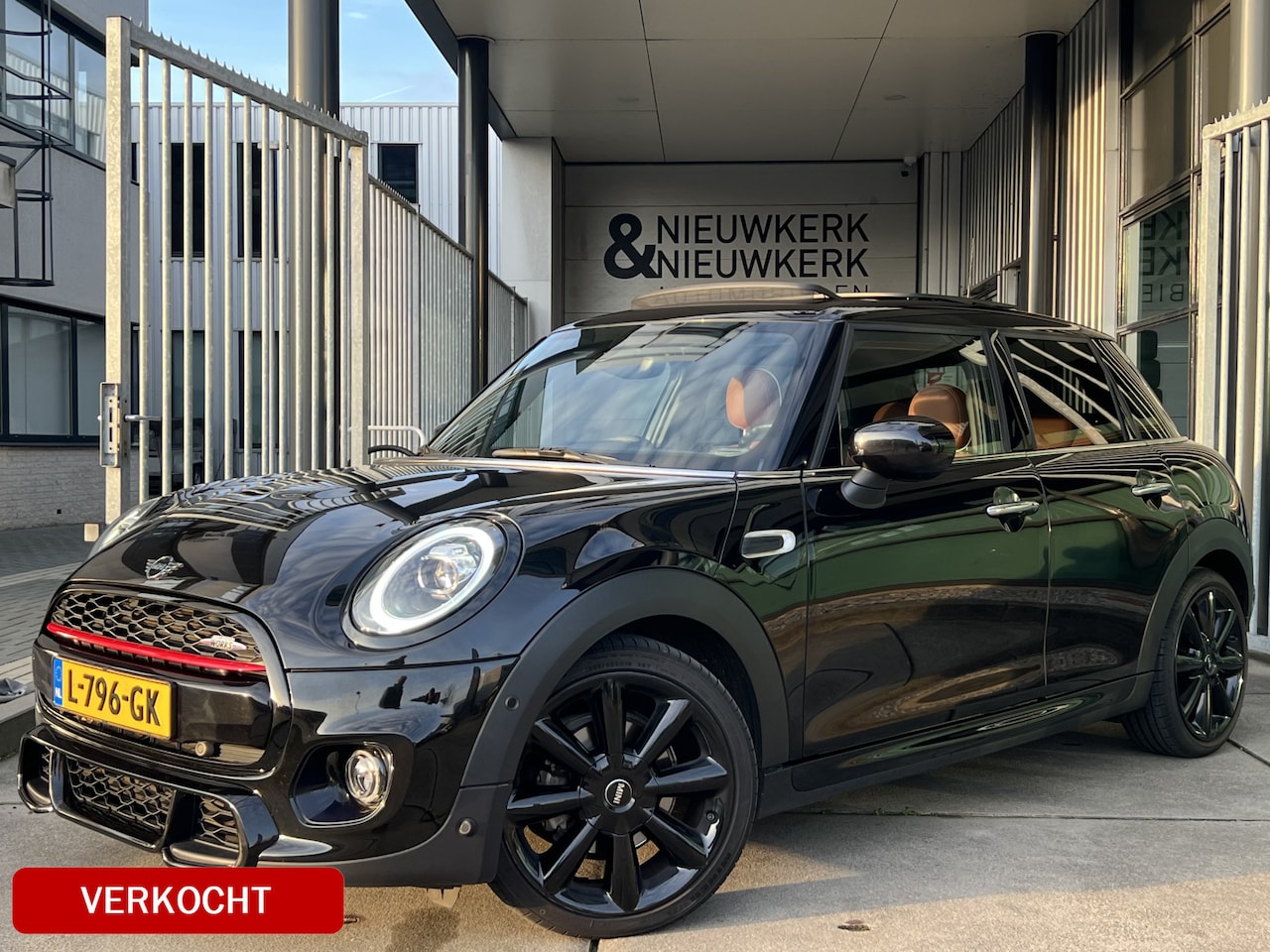 MINI John Cooper Works - Mini 1.5 Cooper Pack | AUTOMAAT | LEDER | SCHUIF/KANTELDAK | CARPLAY/ANDROID | NAVI | CRUI - AutoWereld.nl