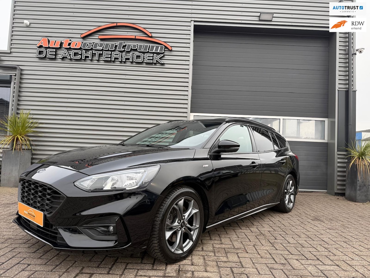 Ford Focus Wagon - 1.0 EcoBoost ST Line Business Automaat*Trekhaak*Carplay!!! - AutoWereld.nl