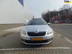 Skoda Octavia Combi - 1.4 TSI Greentech Elegance Businessline NAVI PANO DAK