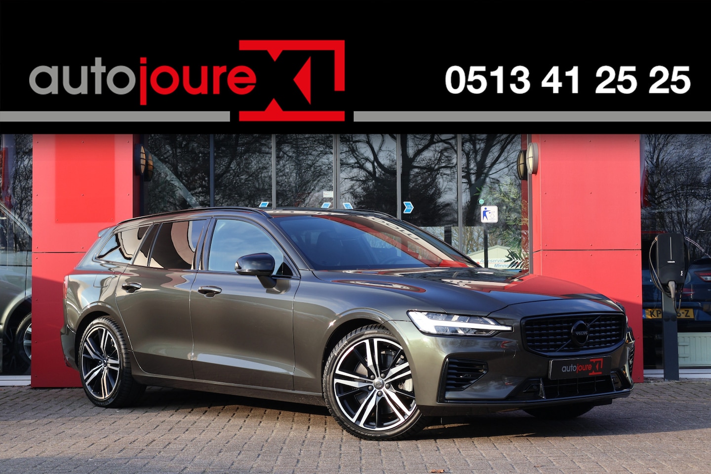 Volvo V60 - 2.0 T6 Plug-in Hybrid 350pk AWD Core Bright | R-Design | ACC | Trekhaak | Origineel NL | - AutoWereld.nl