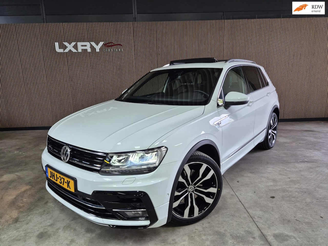Volkswagen Tiguan - 2.0 TSI 4Motion Highline Business R-Line | Navi | Clima | Pano | 360 Camera | - AutoWereld.nl