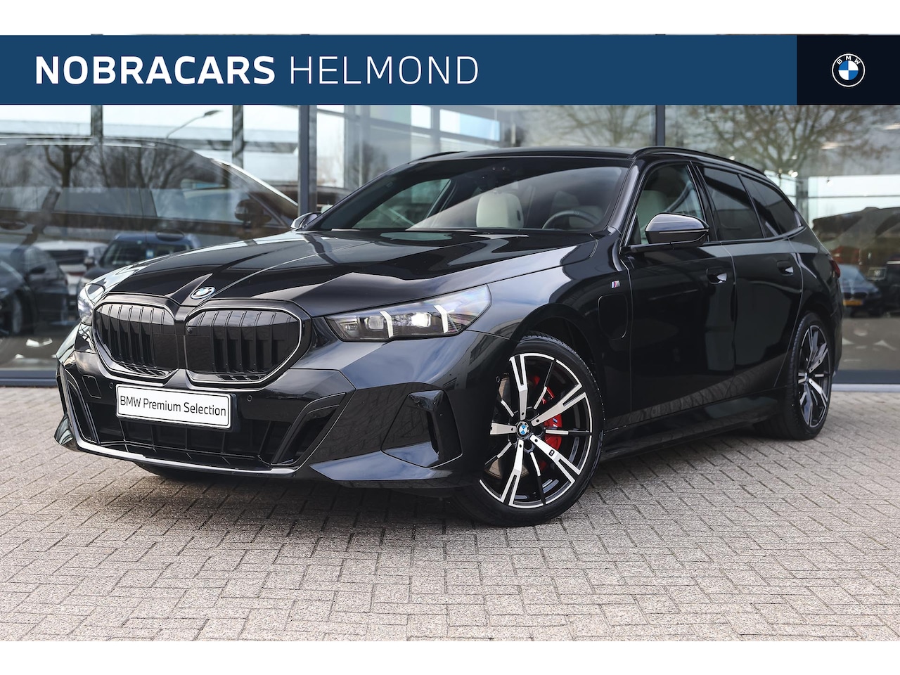 BMW 5-serie Touring - 550e xDrive M Sport Automaat / Panoramadak / Trekhaak / Adaptief onderstel professional / - AutoWereld.nl