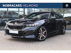 BMW 5-serie Touring - 550e xDrive M Sport Automaat / Panoramadak / Trekhaak / Adaptief onderstel professional /
