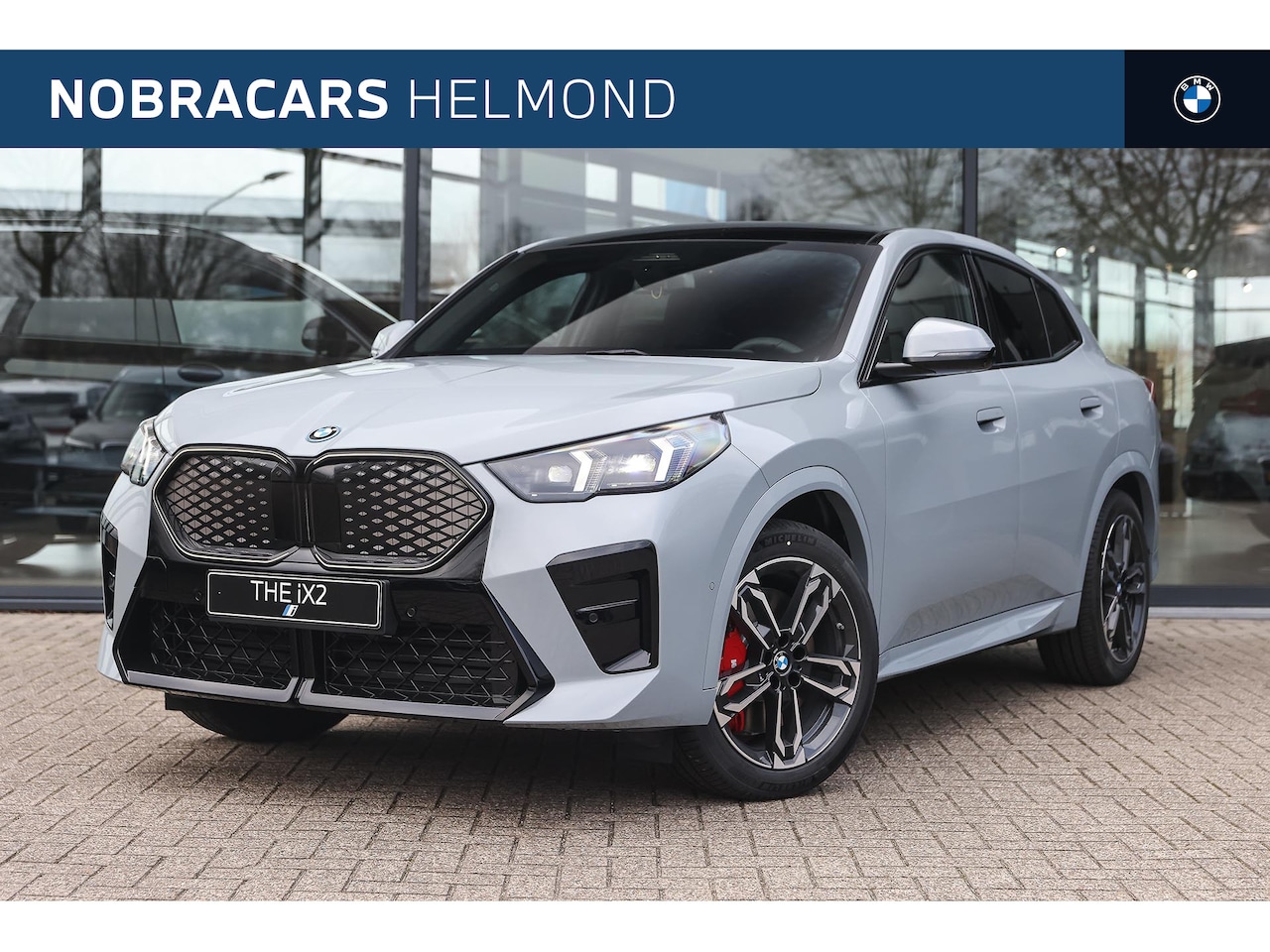 BMW iX2 - eDrive20 High Executive M Sport / Panoramadak / Trekhaak / Sportstoelen / M Adaptief onder - AutoWereld.nl