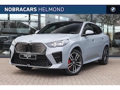 BMW iX2 - eDrive20 High Executive M Sport / Panoramadak / Trekhaak / Sportstoelen / M Adaptief onder