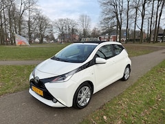 Toyota Aygo - 1.0 VVT-i x-wave Automaat-navi-camera-cabrio top