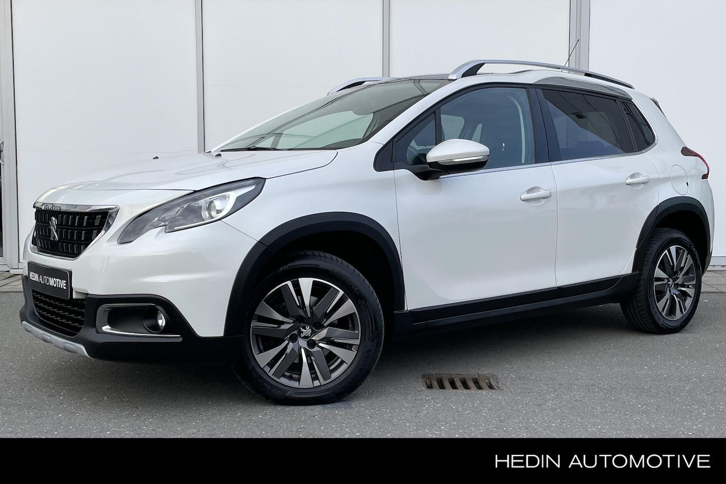 Peugeot 2008 - 1.2 110pk Allure | Trekhaak | Navigatie | Panoramadak | Climate control | Parkeersensoren - AutoWereld.nl