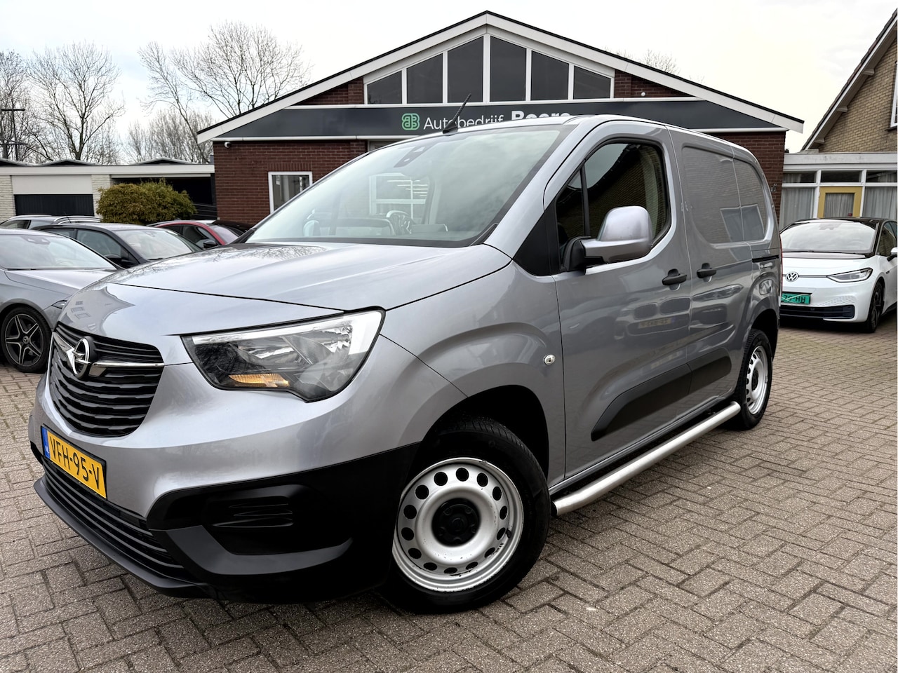 Opel Combo - 1.5D L1H1 Edition + Schufdeur L+R, Navi, Carplay/Android - AutoWereld.nl