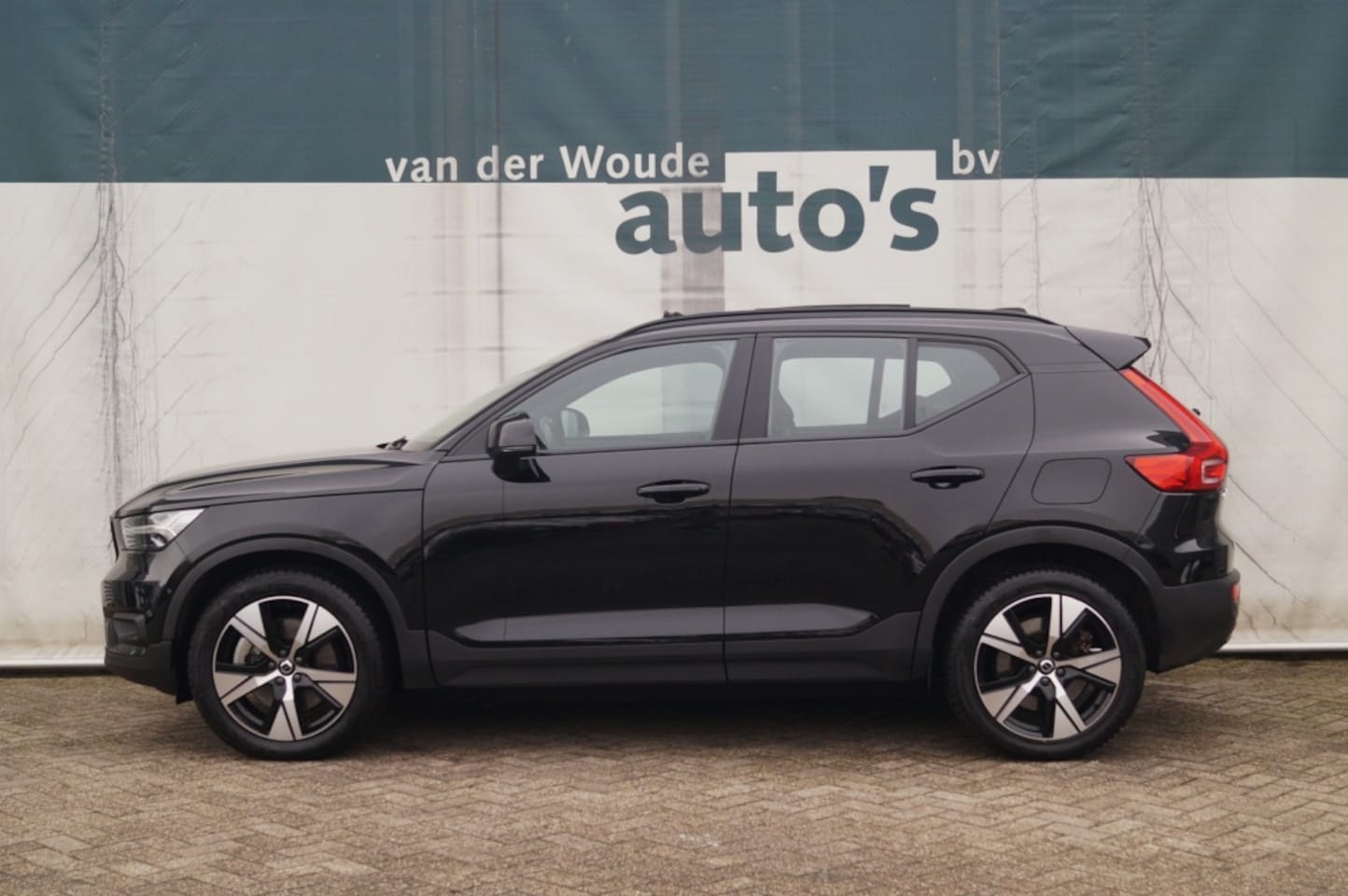 Volvo XC40 - Recharge P8 AWD R-Design -PANO-NAVI-ECC- - AutoWereld.nl