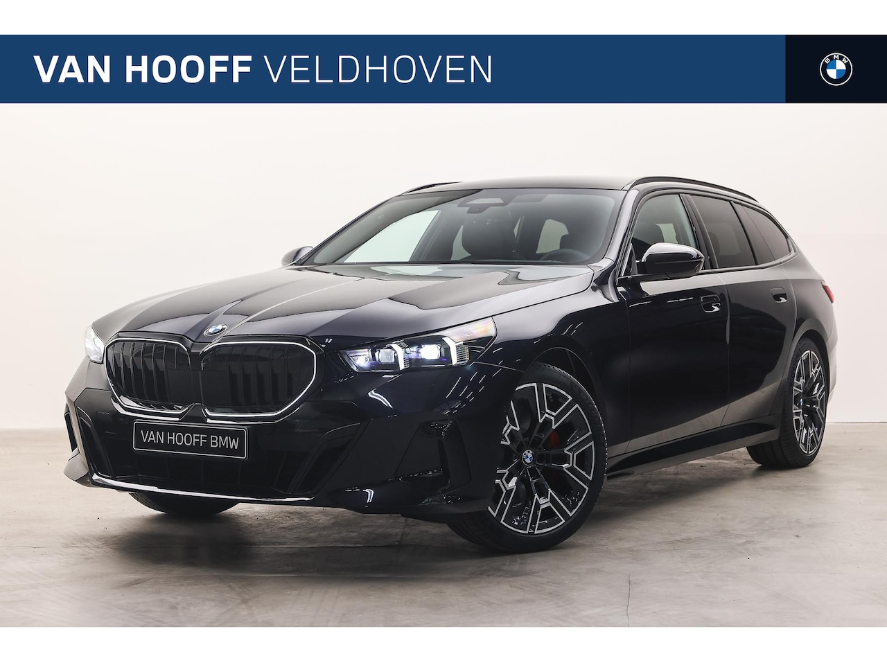 BMW 5-serie Touring - 520i M Sport Automaat / Panoramadak / Trekhaak / Stoelventilatie / Bowers & Wilkins / M Sp - AutoWereld.nl