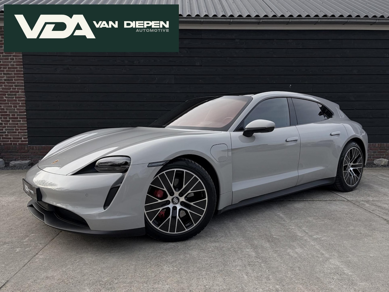 Porsche Taycan Sport Turismo - 4S 79 kWh Performance - Sport Chrono l Lift l Luchtv. l HUD l Panoramadak - AutoWereld.nl