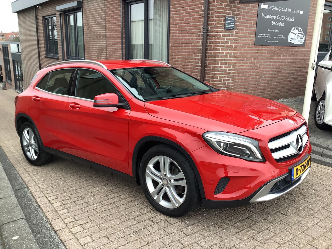 Mercedes-Benz GLA-Klasse - 180 Ambition automaat zeer mooi - AutoWereld.nl