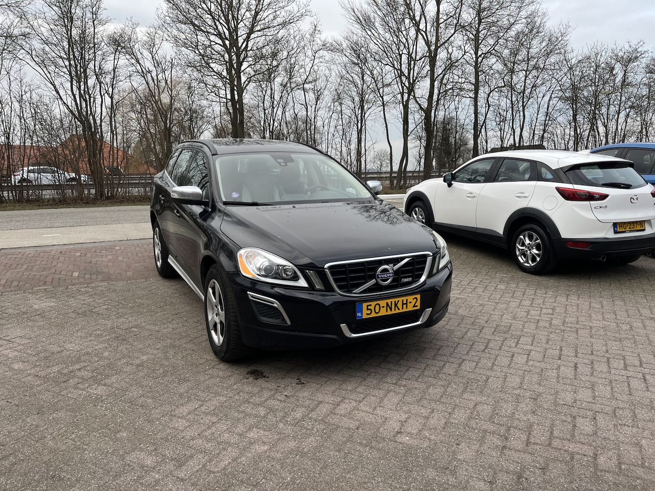 Volvo XC60 - 2.0T R-Design NAVI CLIMA STOELVERWARMING - AutoWereld.nl
