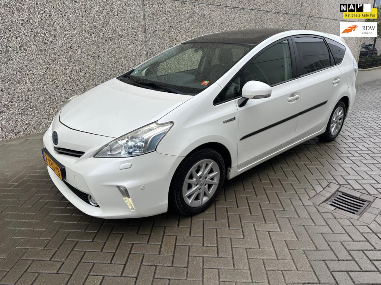 Toyota Prius Wagon - 1.8 Dynamic Business 96g 7 PERSON PANO - AutoWereld.nl