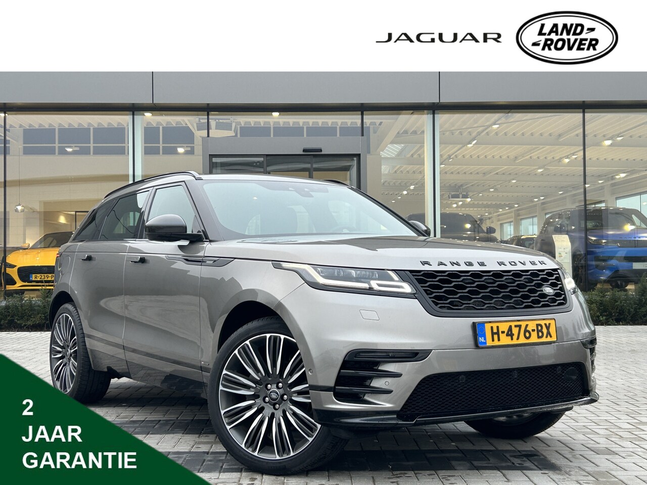 Land Rover Range Rover Velar - P250 250pk AWD R-Dynamic Carbon Edition | Head-up Display | Trekhaak tot 2.400kg | Geklima - AutoWereld.nl
