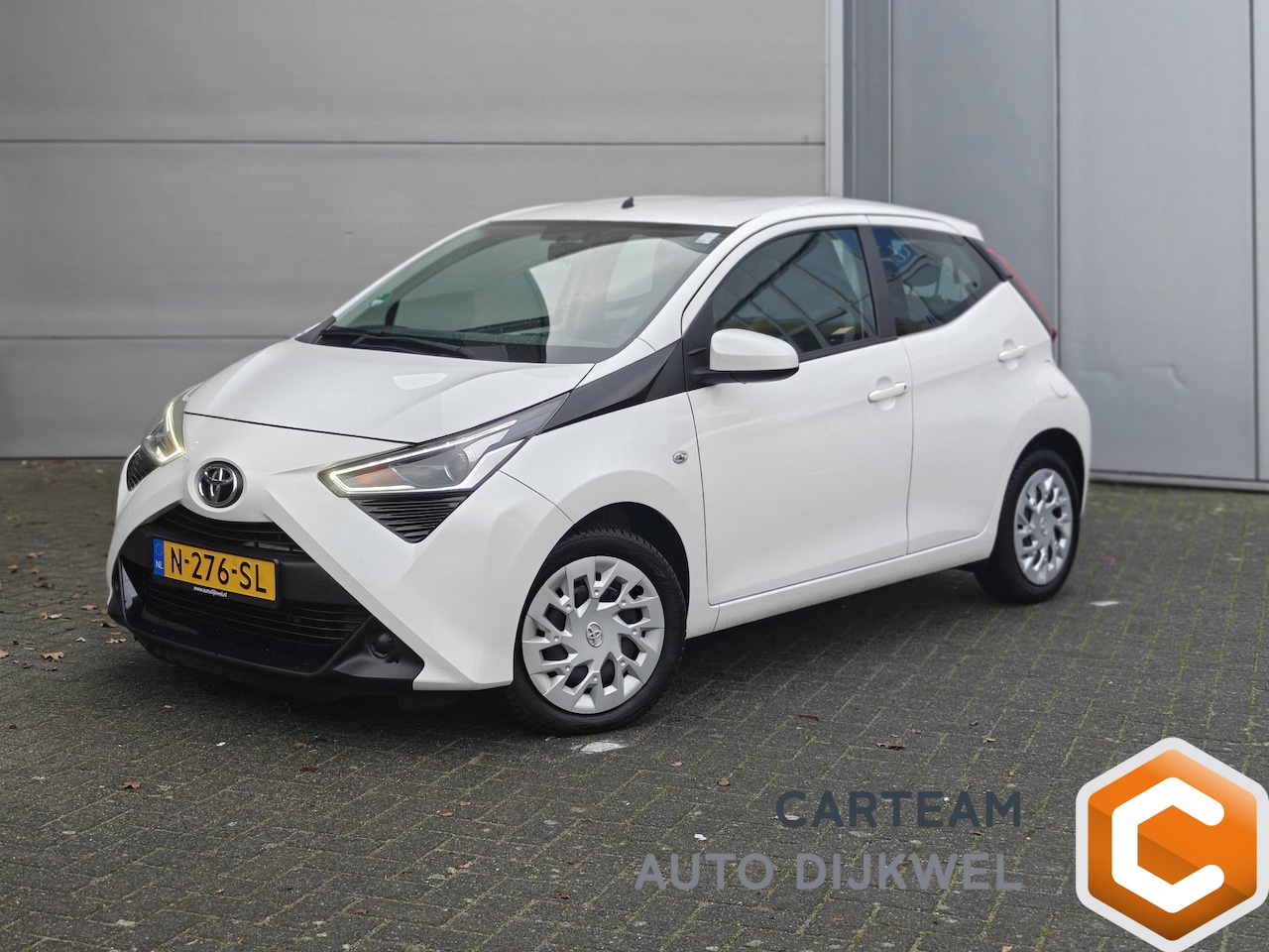 Toyota Aygo - 1.0 VVT-i x-play Carplay/Cruise/Camera - AutoWereld.nl
