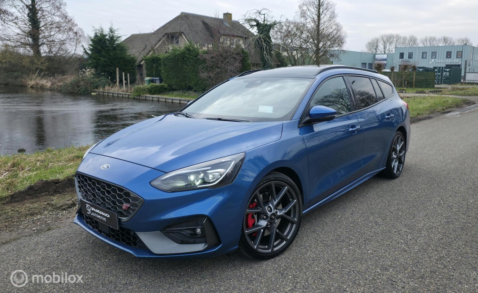 Ford Focus Wagon - 2.3 EcoBoost ST-3 / Pano / HUD / Navi / Cam - AutoWereld.nl