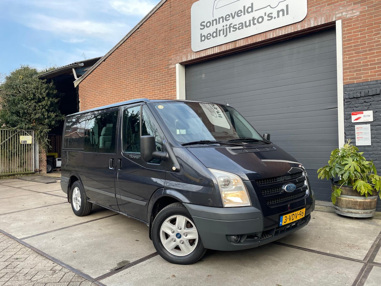 Ford Transit - 2.2 TDCI ROLSTOELBUS 4+1 rolstoellift - AutoWereld.nl
