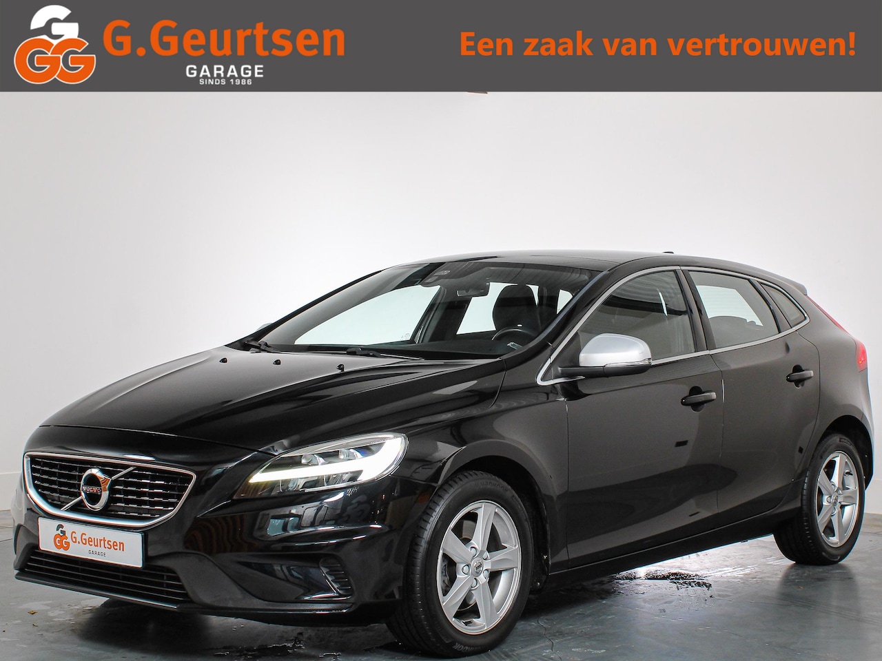 Volvo V40 - 2.0 T2 Nordic+ R-Design, Leder, Navigatie, Stoelverwarming - AutoWereld.nl