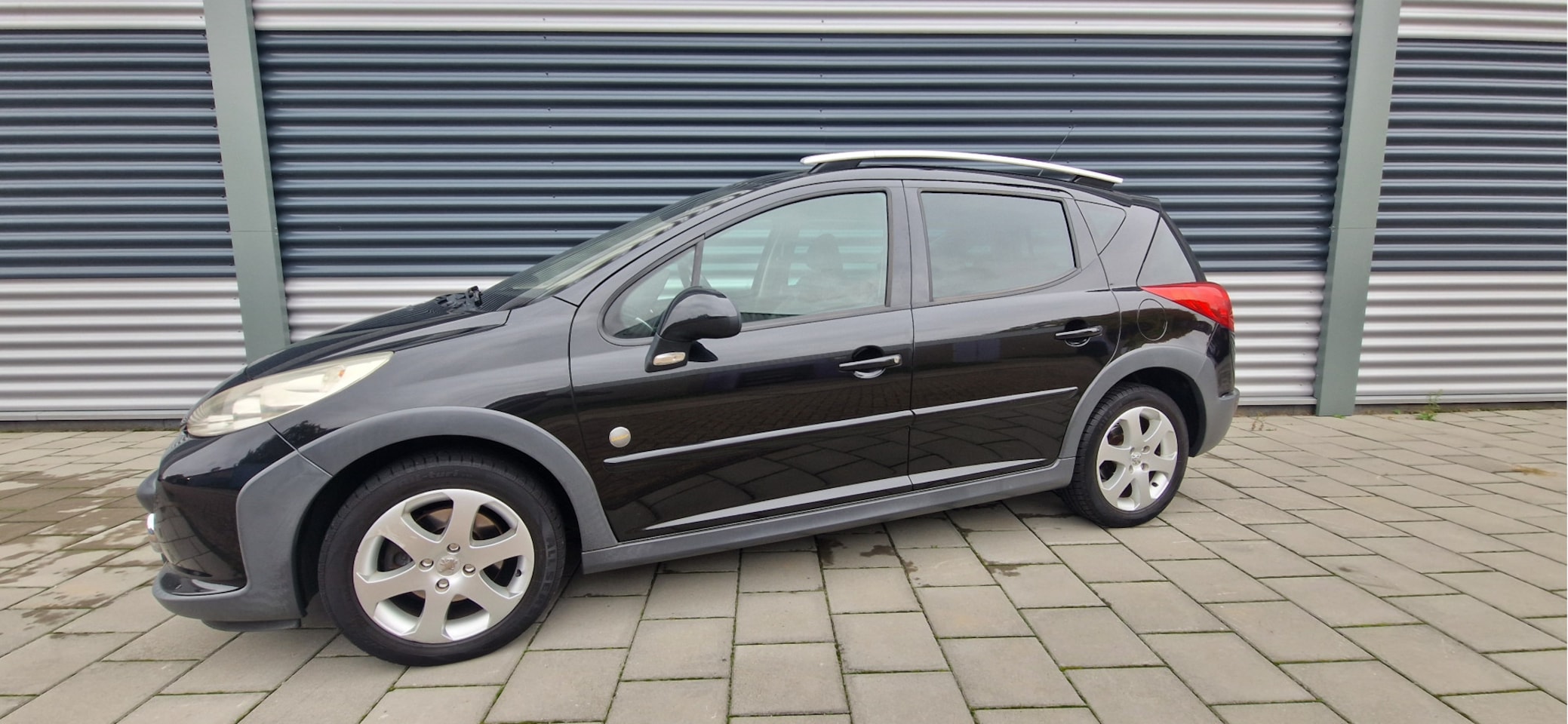 Peugeot 207 SW Outdoor - climatronic, trekhaak nieuwe apk 1.6 VTi XS - AutoWereld.nl