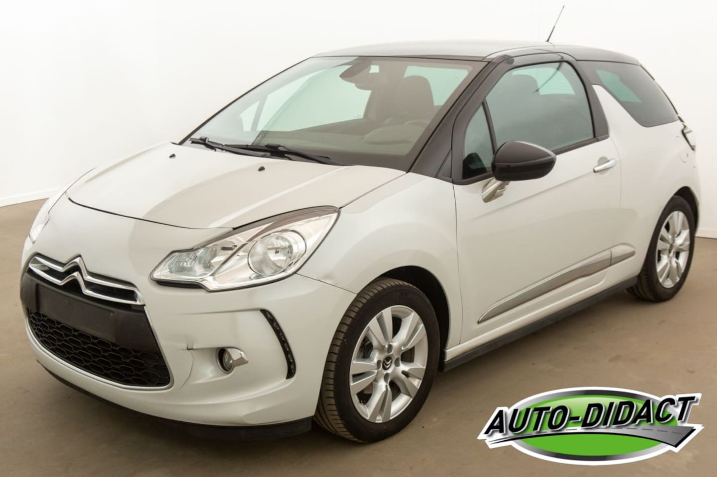Citroën DS3 - 1.6 HDI Navi Clima Be Chic - AutoWereld.nl