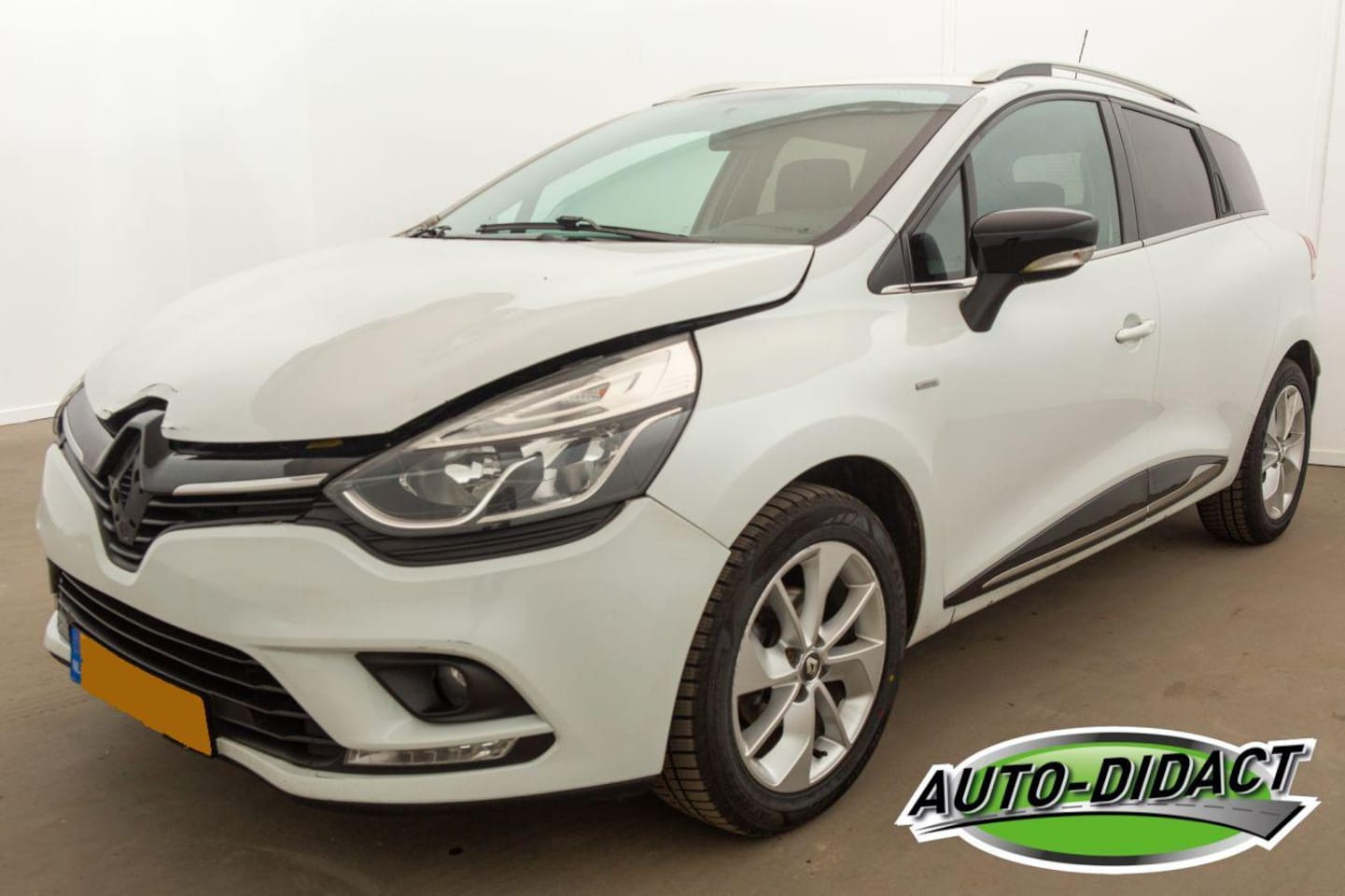 Renault Clio - 0.9 TCe Limited Airco Navi - AutoWereld.nl