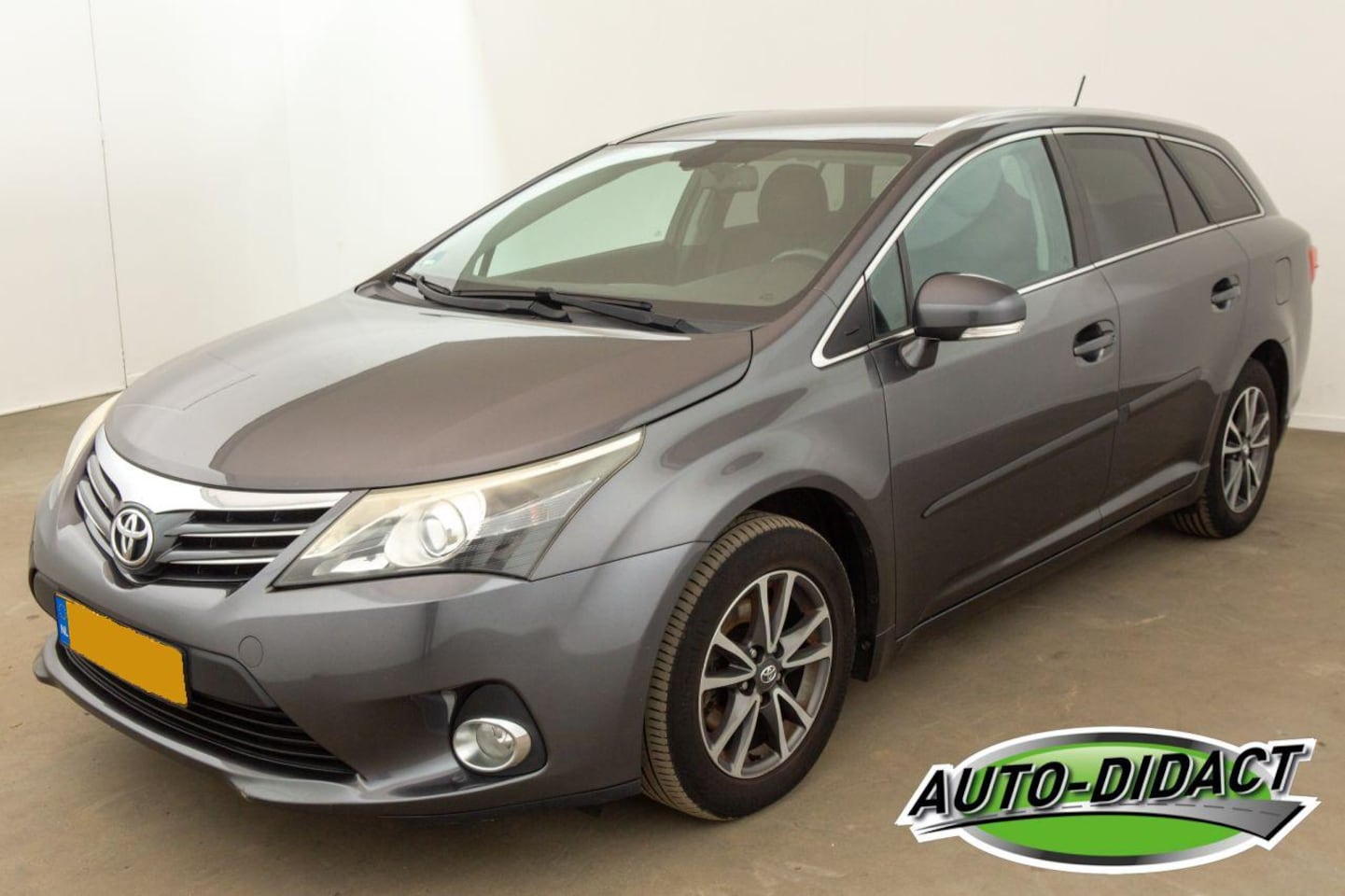 Toyota Avensis - 1.8 VVTi Clima Navi Business - AutoWereld.nl