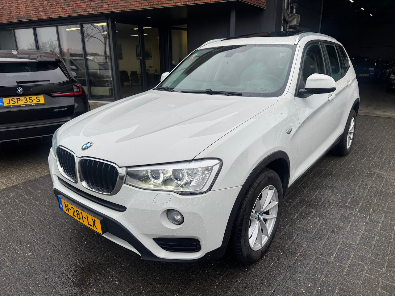 BMW X3 - SDrive18d Executive AUTOMAAT LED XENON PANO HEADUP CLIMA - AutoWereld.nl