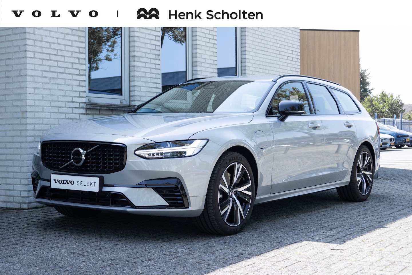 Volvo V90 - T6 350pk Plug-In Hybrid Aut AWD Plus Dark | Verwarmbare voorstoelen en achterbank | Verwar - AutoWereld.nl