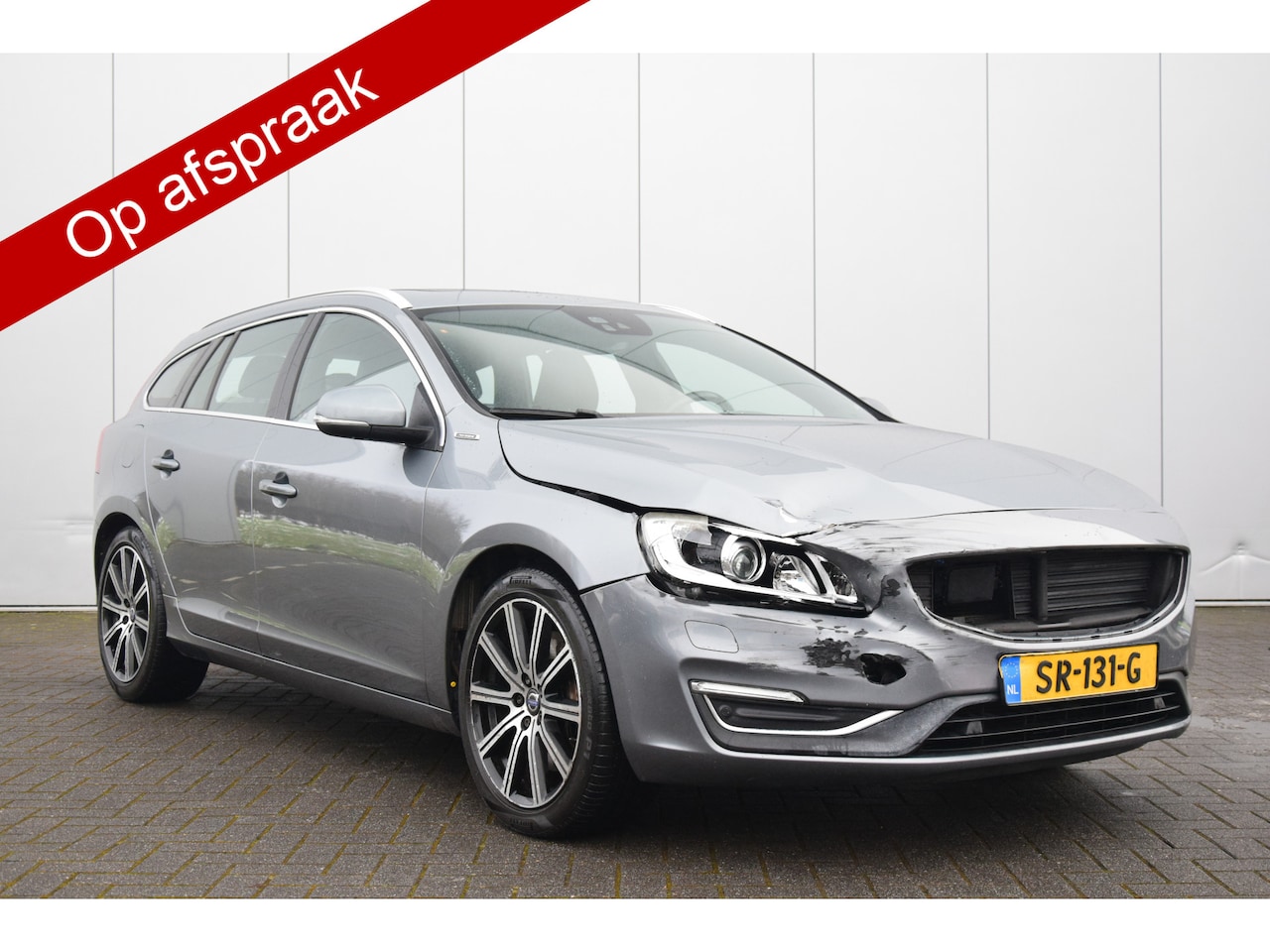 Volvo V60 - 2.4 D6 Twin Engine Momentum Family-Line Standkachel Bi-Xenon Leer/Verwarmd - AutoWereld.nl