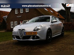 Alfa Romeo Giulietta - 1.4 T Exclusive Aut. | LED | Leder | Navigatie | Cruise Control | Automaat | Historie | PD