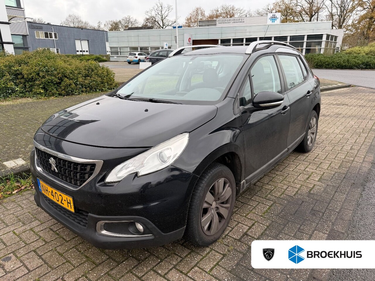 Peugeot 2008 - 1.2 PureTech Blue Lion | Navi | Parkeersensoren achter | LMV 16"| Cruise control | DAB | A - AutoWereld.nl