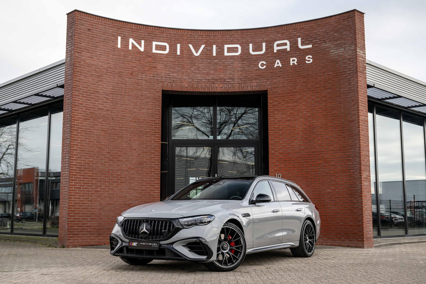 Mercedes-Benz E-klasse - AMG 53 4MATIC+ Achterasbesturing Panorama Trekhaak - AutoWereld.nl