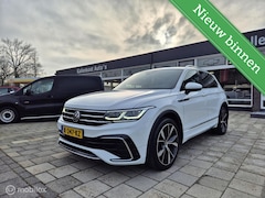 Volkswagen Tiguan - 1.5 TSI R-Line, Trekhaak, Dealer onderhoud