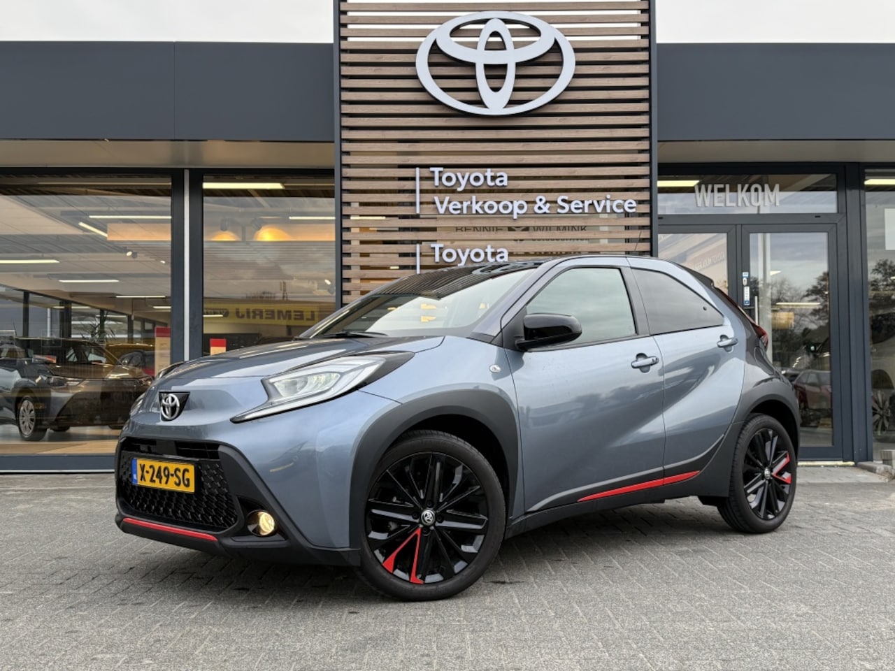Toyota Aygo X - 1.0 VVT-i S-CVT Premium Undercover | JBL | Parkeersensoren - AutoWereld.nl
