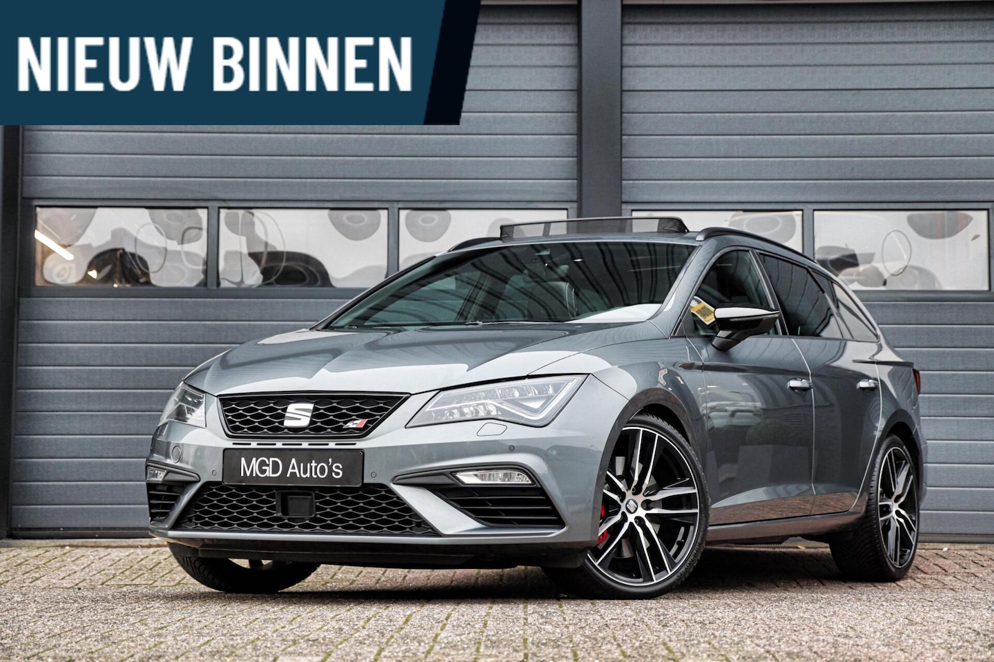 SEAT Leon ST - 2.0 TSI CUPRA 300 /PANODAK/ACC/CARPLAY/SEAT-SOUND/PDC/STOELVERW.! - AutoWereld.nl