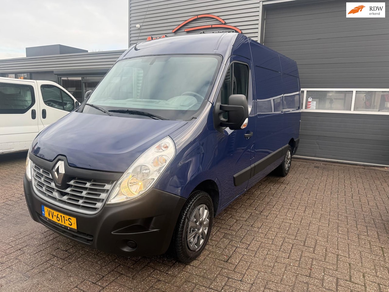 Renault Master - T35 2.3 dCi L2H3 Airco*Cruise control!! - AutoWereld.nl